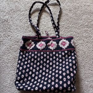 Retired print 2009 Vera Bradley red and black tote bag